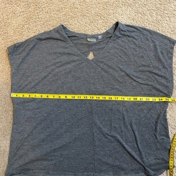 Zella peephole back yoga top - Picture 3 of 6